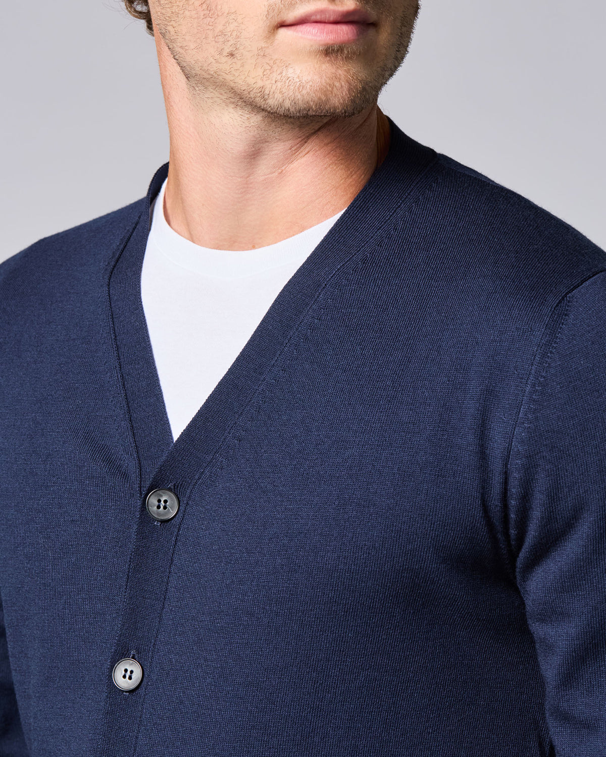 Cardigan con Bottoni Bora